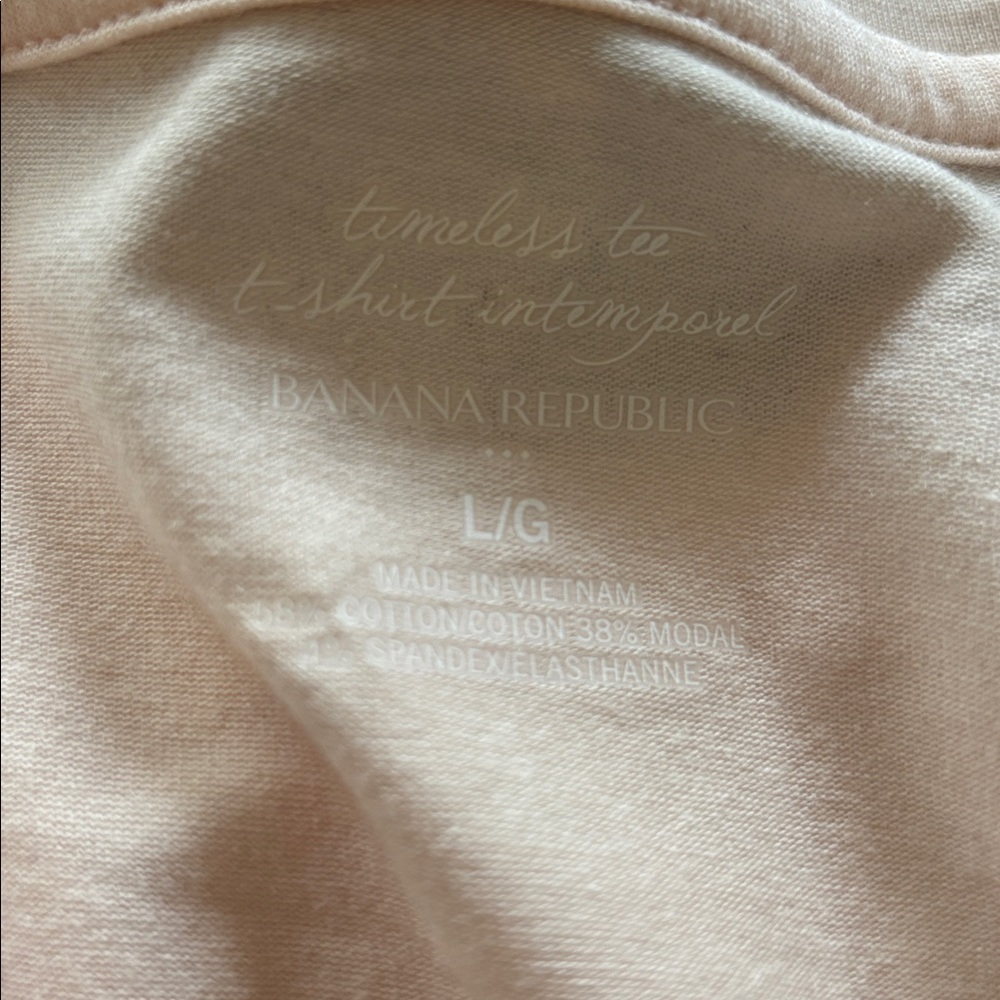 3 Banana Republic Women's V-Neck Tops - Black and Cream - Picture 3 of 8